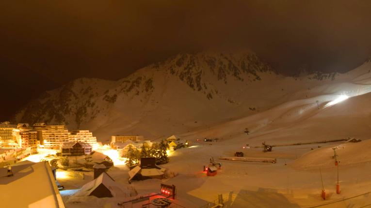 Webcam Grand Tourmalet: La mongie village - 1750m