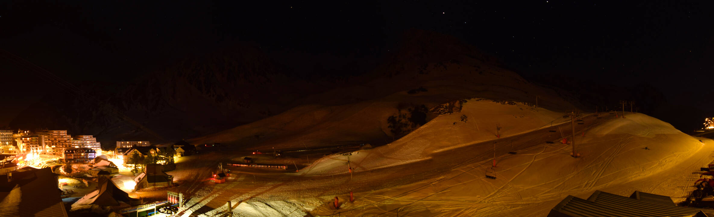 Webcam Grand Tourmalet: La mongie village - 1750m