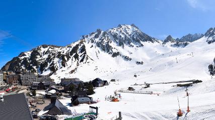 Grand Tourmalet: La mongie village - 1750m (skaping.com)