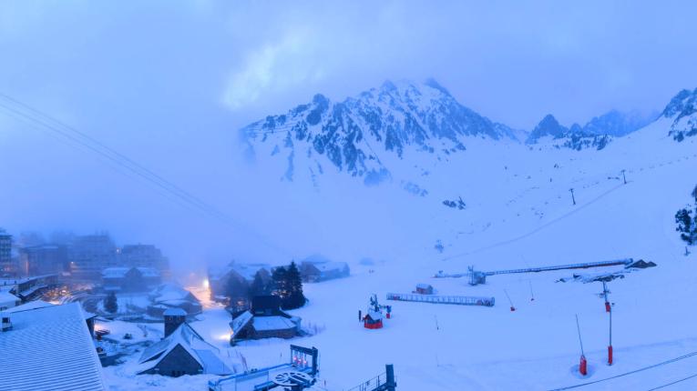 Webcam Grand Tourmalet: La mongie village - 1750m