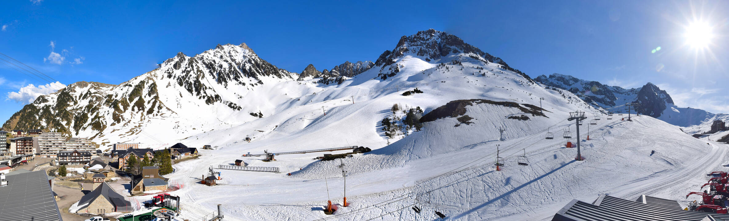 Webcam Grand Tourmalet: La mongie village - 1750m