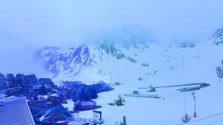 Webcam Grand Tourmalet: La mongie village - 1750m