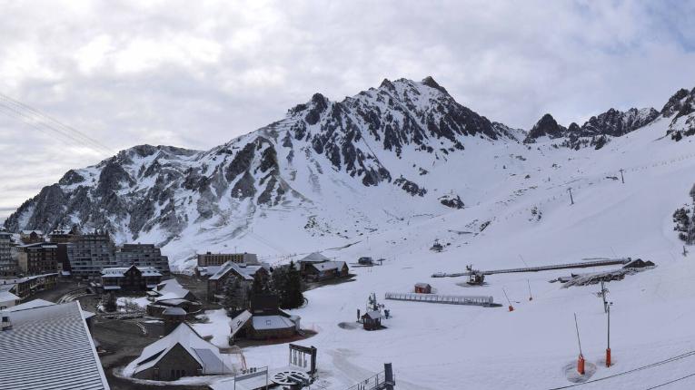 Webcam Grand Tourmalet: La mongie village - 1750m