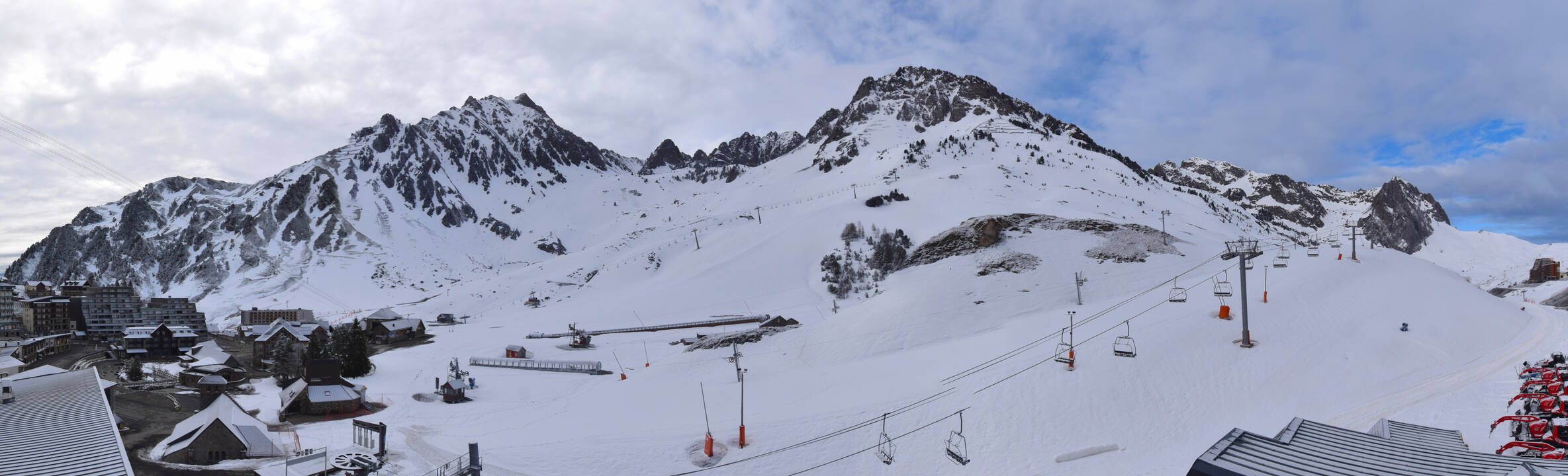 Webcam Grand Tourmalet: La mongie village - 1750m