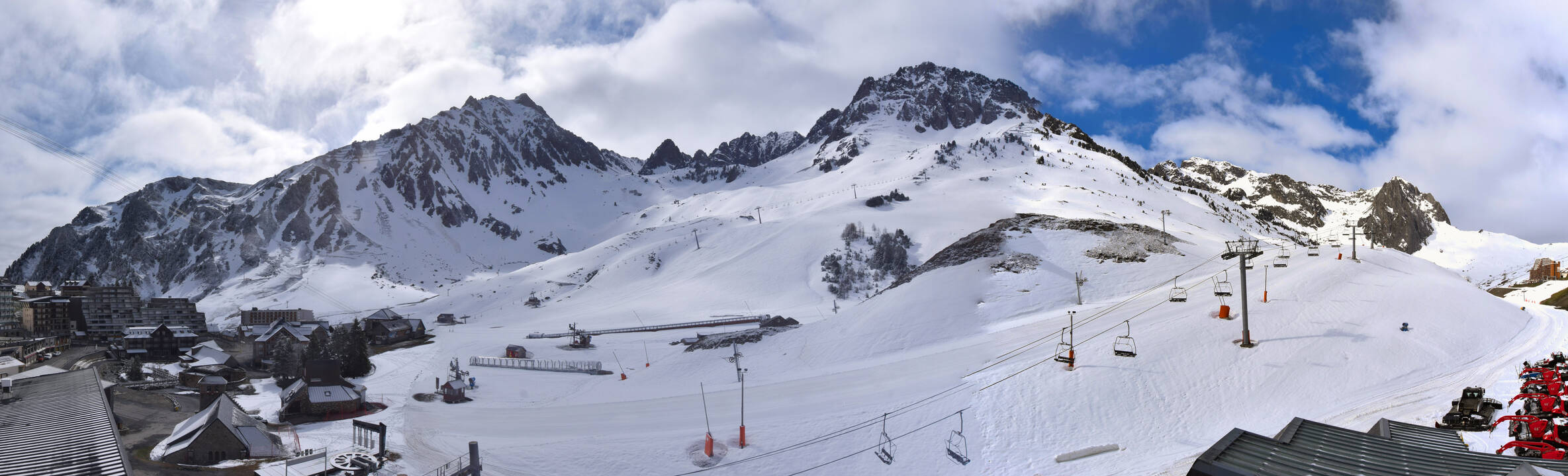 Webcam Grand Tourmalet: La mongie village - 1750m