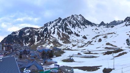 Grand Tourmalet: La mongie village - 1750m (skaping.com)