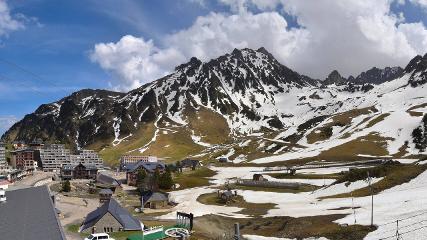 Grand Tourmalet: La mongie village - 1750m (skaping.com)
