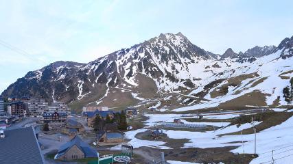 Grand Tourmalet: La mongie village - 1750m (skaping.com)