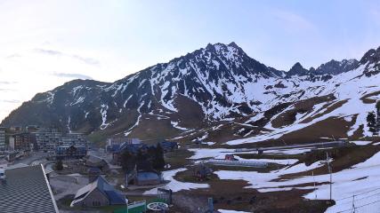Grand Tourmalet: La mongie village - 1750m (skaping.com)