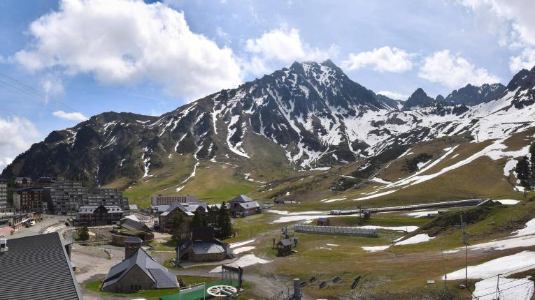Webcam Grand Tourmalet: La mongie village - 1750m