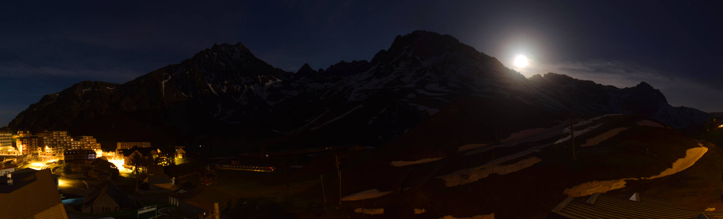 Webcam Grand Tourmalet: La mongie village - 1750m
