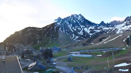 Grand Tourmalet: La mongie village - 1750m (skaping.com)
