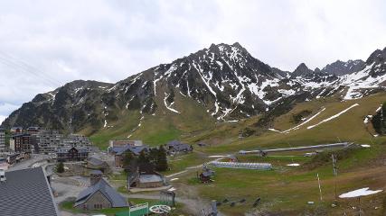 Grand Tourmalet: La mongie village - 1750m (skaping.com)