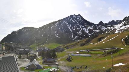 Grand Tourmalet: La mongie village - 1750m (skaping.com)