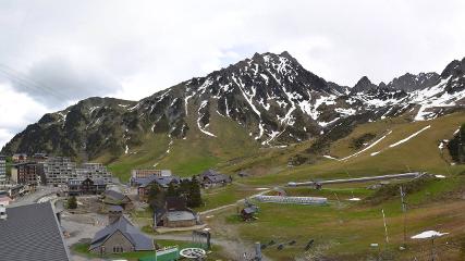 Grand Tourmalet: La mongie village - 1750m (skaping.com)