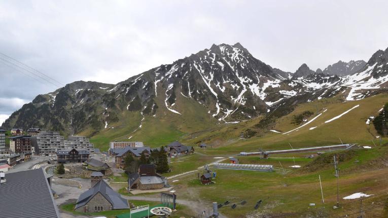 Webcam Grand Tourmalet: La mongie village - 1750m