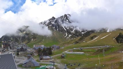 Grand Tourmalet: La mongie village - 1750m (skaping.com)