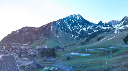 Grand Tourmalet: La mongie village - 1750m (skaping.com)