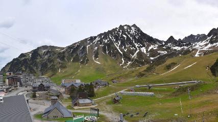Grand Tourmalet: La mongie village - 1750m (skaping.com)