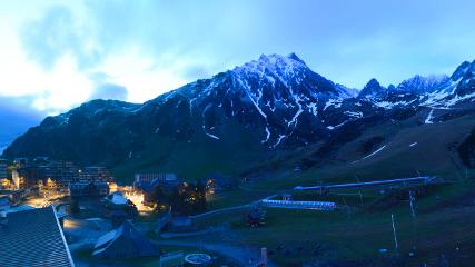 Grand Tourmalet: La mongie village - 1750m (skaping.com)