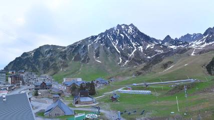 Grand Tourmalet: La mongie village - 1750m (skaping.com)