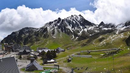 Grand Tourmalet: La mongie village - 1750m (skaping.com)