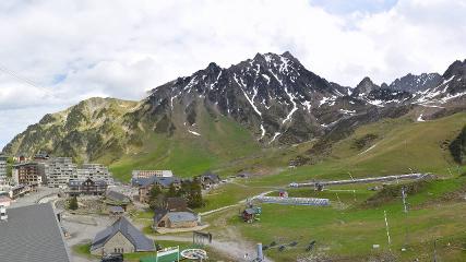 Grand Tourmalet: La mongie village - 1750m (skaping.com)