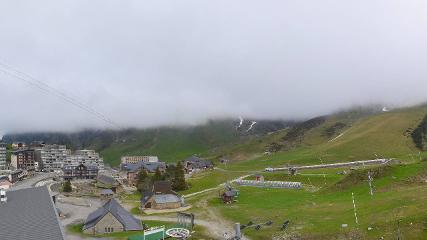 Grand Tourmalet: La mongie village - 1750m (skaping.com)