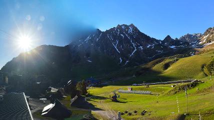 Grand Tourmalet: La mongie village - 1750m (skaping.com)