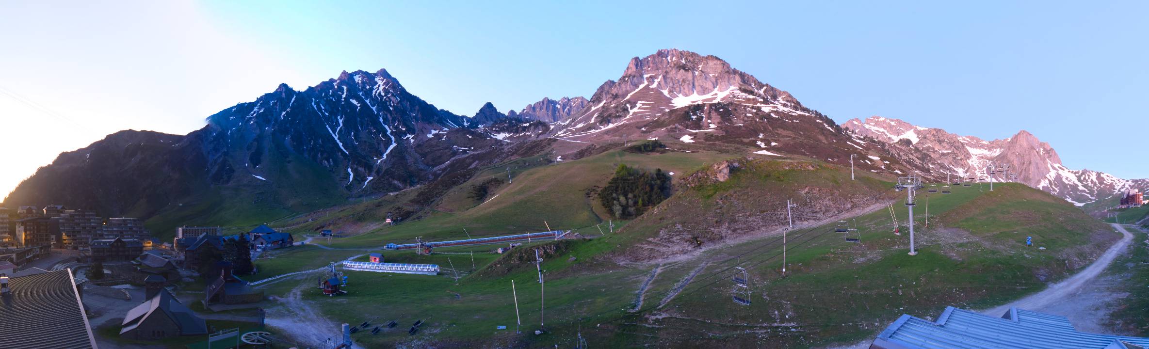 Webcam Grand Tourmalet: La mongie village - 1750m