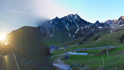Grand Tourmalet: La mongie village - 1750m (skaping.com)