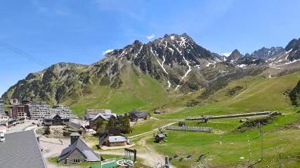 Grand Tourmalet: La mongie village - 1750m (skaping.com)
