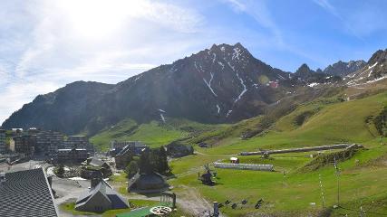 Grand Tourmalet: La mongie village - 1750m (skaping.com)