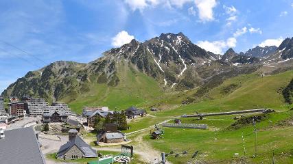Grand Tourmalet: La mongie village - 1750m (skaping.com)