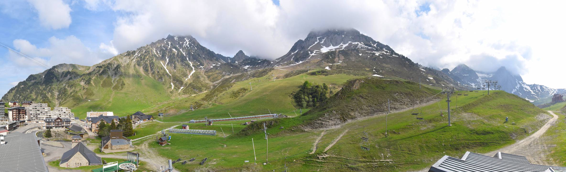Webcam Grand Tourmalet: La mongie village - 1750m