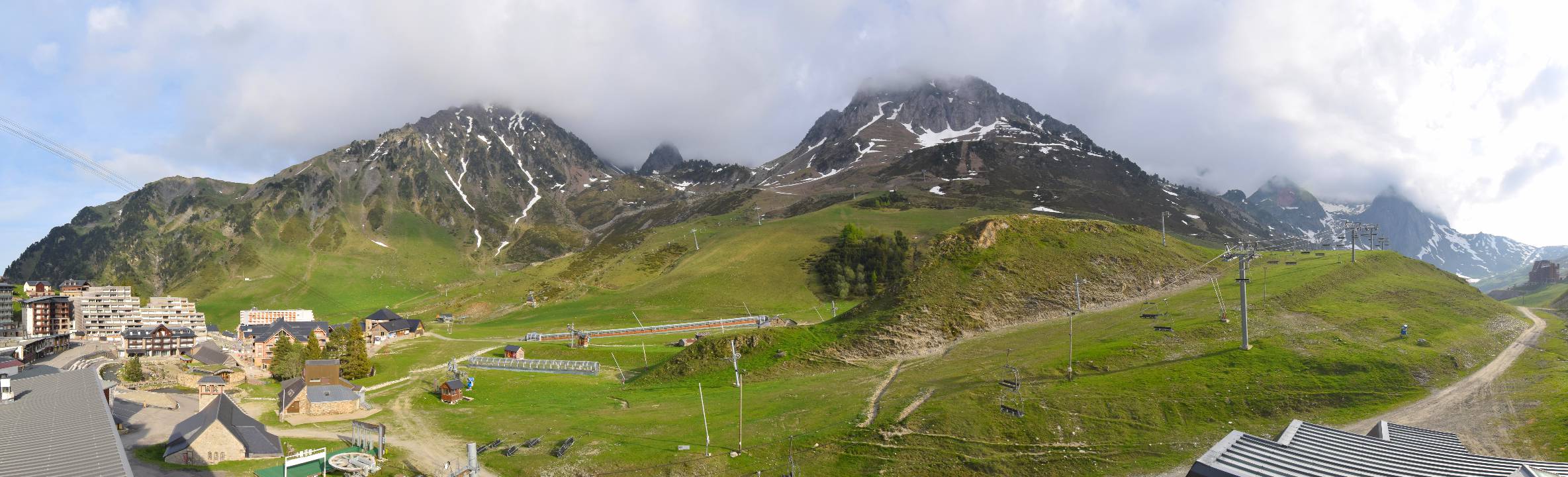 Webcam Grand Tourmalet: La mongie village - 1750m