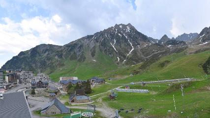 Grand Tourmalet: La mongie village - 1750m (skaping.com)
