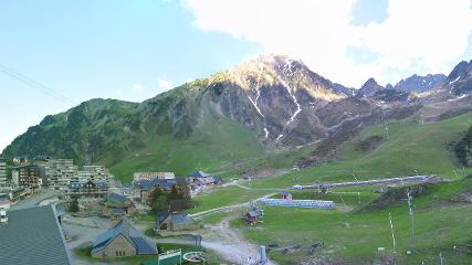 Grand Tourmalet: La mongie village - 1750m (skaping.com)