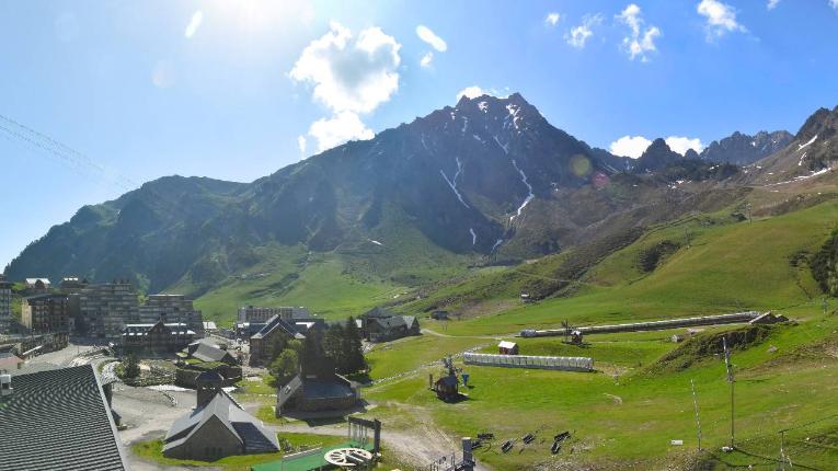 Webcam Grand Tourmalet: La mongie village - 1750m