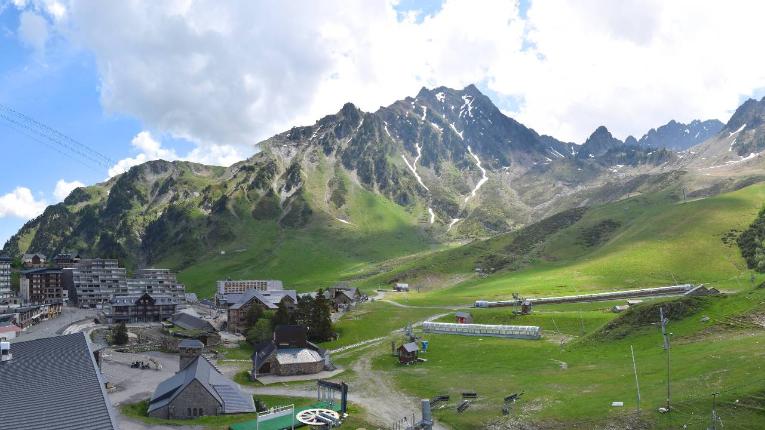 Webcam Grand Tourmalet: La mongie village - 1750m
