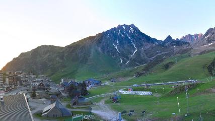 Grand Tourmalet: La mongie village - 1750m (skaping.com)