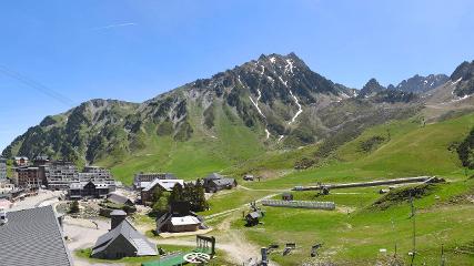 Grand Tourmalet: La mongie village - 1750m (skaping.com)