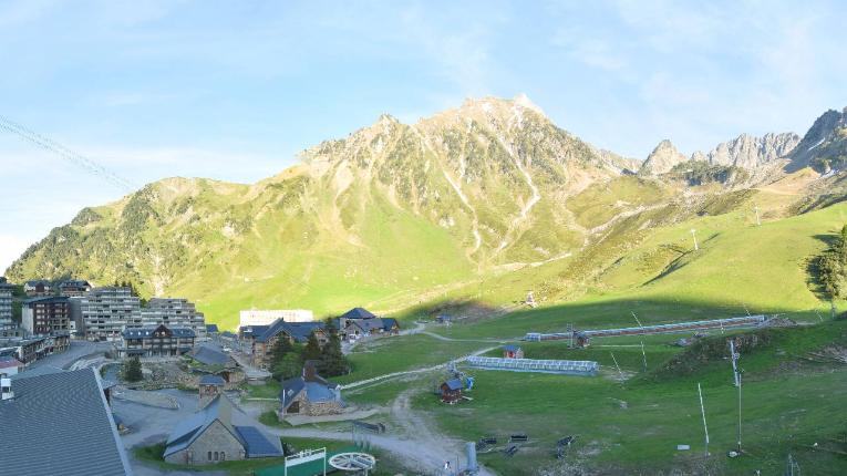 Webcam Grand Tourmalet: La mongie village - 1750m
