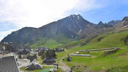 Grand Tourmalet: La mongie village - 1750m (skaping.com)