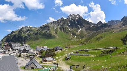 Grand Tourmalet: La mongie village - 1750m (skaping.com)