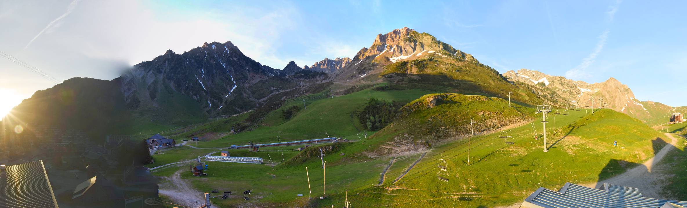 Webcam Grand Tourmalet: La mongie village - 1750m