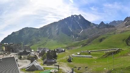 Grand Tourmalet: La mongie village - 1750m (skaping.com)