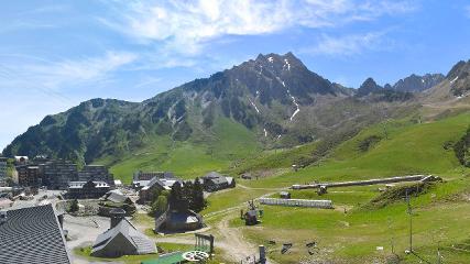 Grand Tourmalet: La mongie village - 1750m (skaping.com)