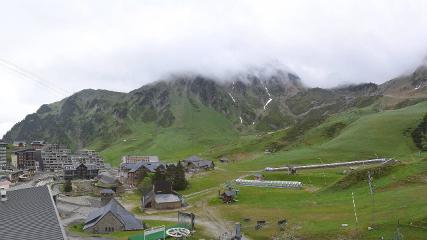 Grand Tourmalet: La mongie village - 1750m (skaping.com)