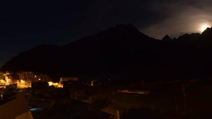 Grand Tourmalet: La mongie village - 1750m (skaping.com)